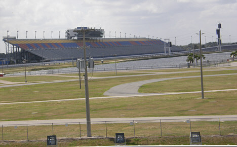 Endnu ligger Daytona International Speedway øde hen, men i morgen starter forberedelserne til 24-timers løbet den 30. og 31. januar.